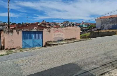 Terreno de esquina com duas construções – oportunidade no jardim juliana