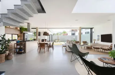 Casa recém construída no condomínio jardim acapulco guarujá