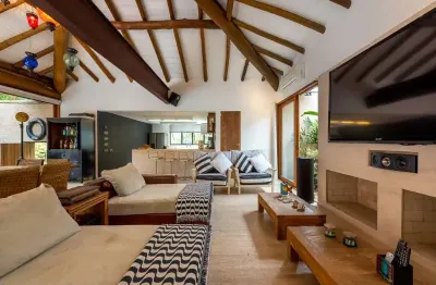 Casa em condomínio fechado com 4 quartos à venda no Maresias, São Sebastião 