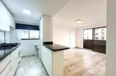 Apartamento semimobiliado no cabral | ensolarado | vaga livre