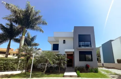 Belíssima casa à venda   cachoeira do bom jesus, florianópolis.  apenas 100 metros da praia!