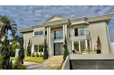 Casa de Alto Padrão para locação com 4 suítes, 800m² no Condomínio 18 do Forte – Alphaville/Santana de Parnaíba/SP