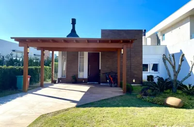 Oportunidade em condomínio fechado 3 suítes mobiliada e decorada