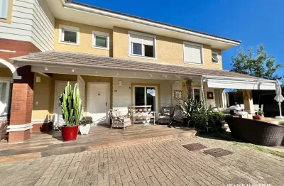 Casa em condomínio fechado c/ 3 dormitórios mobiliada e decorada pronta para uso