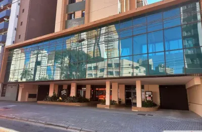 Sala comercial à venda na Avenida República Argentina, 760, Água Verde, Curitiba