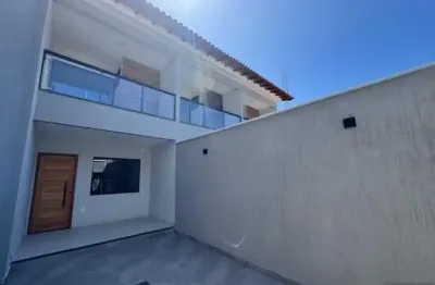 Apresentamos esta excelente casa duplex recém-construída no bairro da luz, em nova iguaçu.