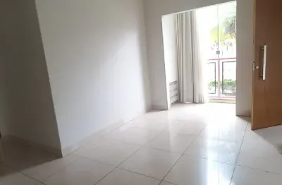 Excelente apartamento, com ambientes amplos, tudo com armários planejados.