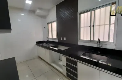 Excelente apartamento, com ambientes amplos, tudo com armários planejados.