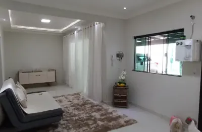 Casa aconchegante, bairro jardím holanda; para quem busca tranquilidad e segurança.