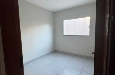 Linsa casa à venda Bairro São Jorge, localização estratégica, próximo de pontos comerciais.