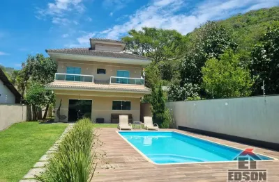 Casa 3 Quartos, 1 Suíte,  Piscina e Churrasqueira no Recanto de Itaipuaçu