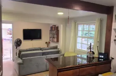 VENDA - Casa duplex com 2 quartos e vaga de garagem no Valparaiso