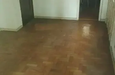 Vendo ótimo apto de 3 quartos bem espaçoso no centro da cidade sem garagem