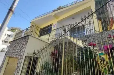 Excelente casa duplex de 4 quartos no bairro paineiras a poucos minutos do centro da cidade.