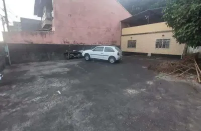 Alugo imóvel de 3 quartos e amplo quintal tanto residencia quanto para empresa