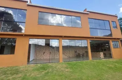 Alugo e vendo excelente casa no condomínio village salvaterra.