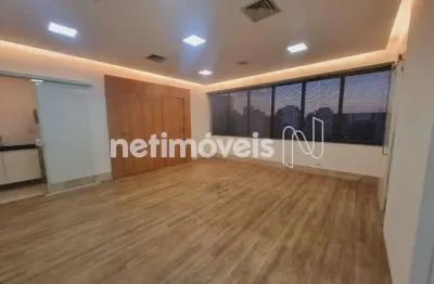 Conjunto comercial de alto padrão com 151,50?m²; de área útil