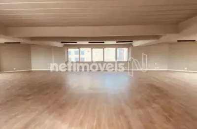 Conjunto comercial com 190m²; | 3 vagas, por r$ 1.800.000,00 a venda ou r$ 7.000.00 a locação.