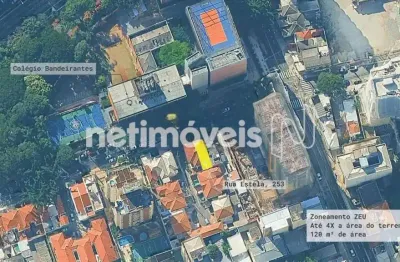 Oportunidade única para investir ou construir em um dos endereços mais valorizados de São Paulo.