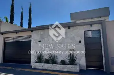 Casa alto padrão com 3 suítes, piscina e 168m² de elegância