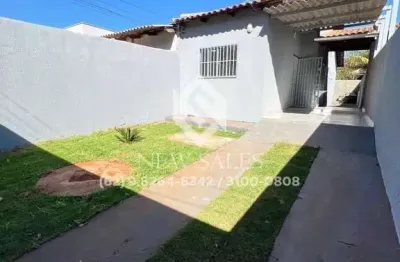 Casa- 2 quartos, 1 suíte, 180 m² de lote, grande quintal- trindade