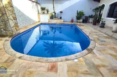 Casa térrea isolada com piscina e churrasqueira - 5 vagas de garagem!!