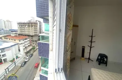 Apartamento com 2 dormitórios e prédio com lazer - frente rua com varanda!!
