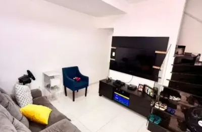 Sobrado de condomínio no canto do forte com 2 dorms e financia!