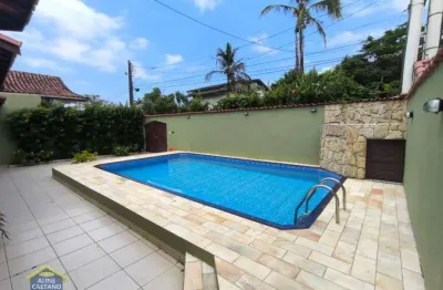 Linda casa térrea isolada com churrasqueira e piscina - pertinho da praia!
