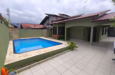 Casa isolada 130 mts do mar, pronta para morar, financia!