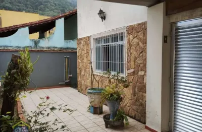 Casa isolada com 2 dorms + 1 dorm na edícula - 5 vagas - financia!