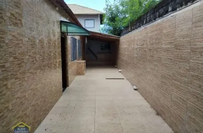 Casa térrea geminada com 2 dorms 4 vagas de garagem! financia!