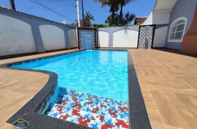 Lindo sobrado com piscina e espaço gourmet com churrasqueira a carvão!