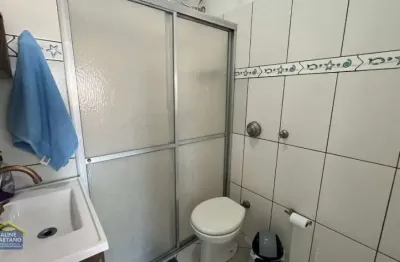 Linda kit com elevador e portaria na vila tupi - pertinho do mar!