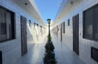 Casa de condomínio com 1 dorm térrea com quintal  e churrasqueira a carvão!
