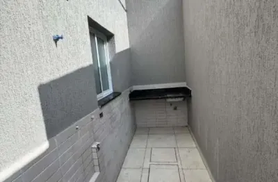 Linda casa térrea de condomínio com 1 dorm e quintal! financia!