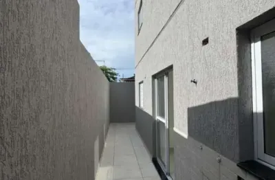 Linda casa térrea de condomínio com 1 dorm e quintal! financia!