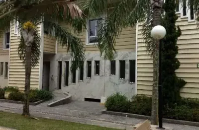 Casa em condomínio fechado, ao lado do novo shopping , financiamento com a construtora.
