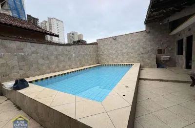 Linda casa térrea isolada com edícula e 8 vagas de garagem! piscina e churrasqueira!