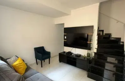 Sobrado em condomínio fechado no canto do forte, praia grande.