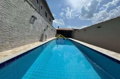 Linda casa de condomínio com 2 dorms e varanda frente rua - com piscina e churrasqueira!!