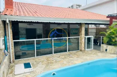 Espaçosa Casa Isolada 4 dorms no Canto do Forte - Piscina Espaço Gourmet! Mobiliada!!