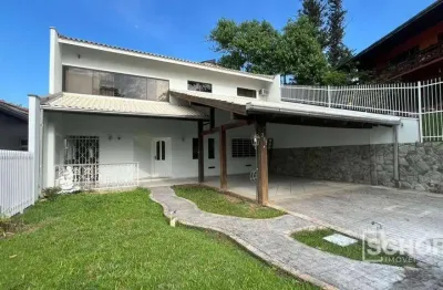 Casa com 5 dormitórios para alugar, 422 m² por R$ 7.851,09/mês - Ponta Aguda - Blumenau/SC