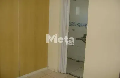 Apartamento com 2 quartos para alugar no santa mônica, uberlândia  por r$ 1.600