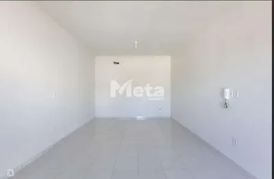 Sala comercial para alugar no marta helena, uberlândia  por r$ 950
