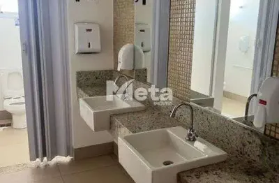 Apartamento com 1 quarto para alugar no morada da colina, uberlândia  por r$ 2.200