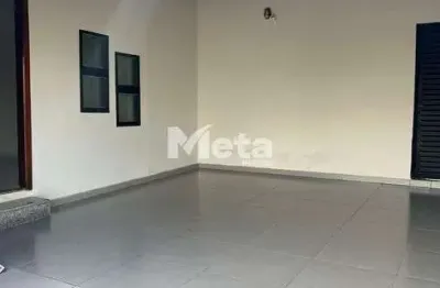 Casa com 3 quartos para alugar no santa mônica, uberlândia  por r$ 2.000
