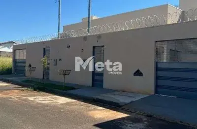 Casa com 2 quartos para alugar no shopping park, uberlândia  por r$ 2.000