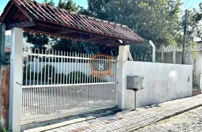 Casa com 01 dormitório em ótima localização no bairro de bombas - bombinhas-sc
