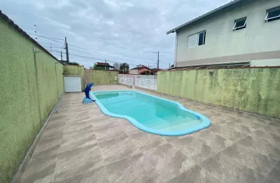 Casa à venda a poucos passos da praia – condomínio fechado com piscina